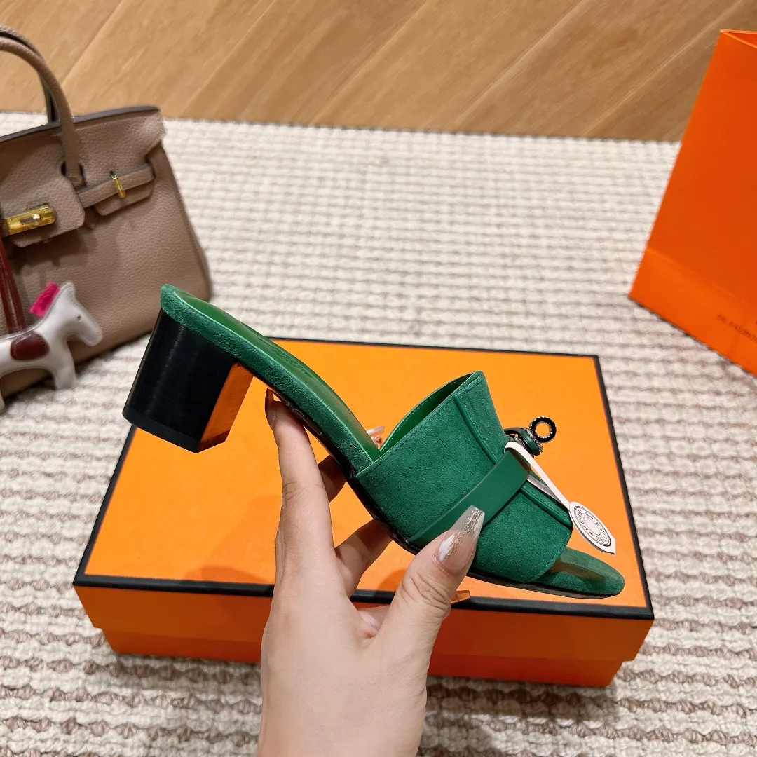 👟👟Ex-factory price 540👟👟 High version of the 2024 spring and summer new HERMES Hermès counter new style. The wedge-heeled Erjiu sandals and slippers, which have been extremely popular recently, are paired with various colorful socks. They are very trendy. Upper: cowhide. Outsole: technological imitation wood sole. Heel height: about 7cm. Size: Female 35-41 (40/41 non-refundable and non-exchangeable)